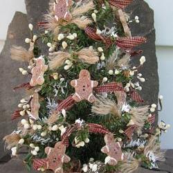 Tabletop Christmas Tree - Primitive/Country with Salt Dough Gingerbread Men